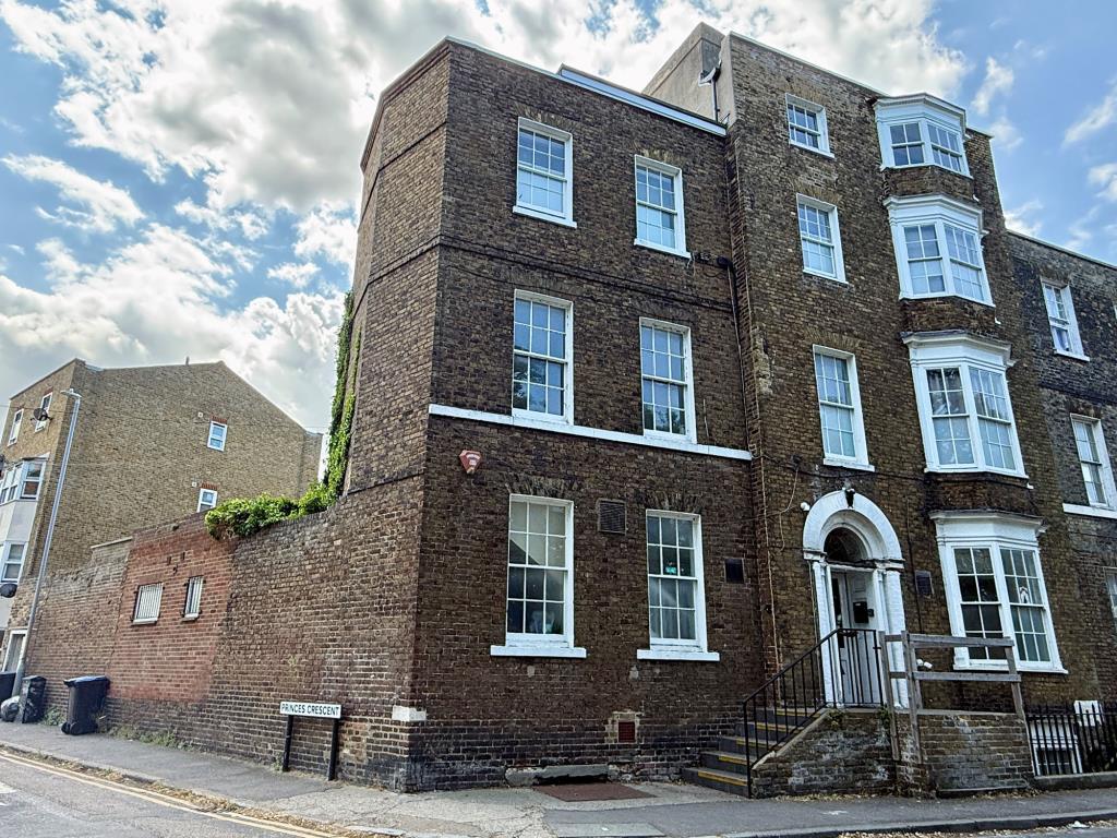 Lot: 126 - SUBSTANTIAL PERIOD PROPERTY WITH PLANNING FOR SEVEN FLATS - Period end of terrace building